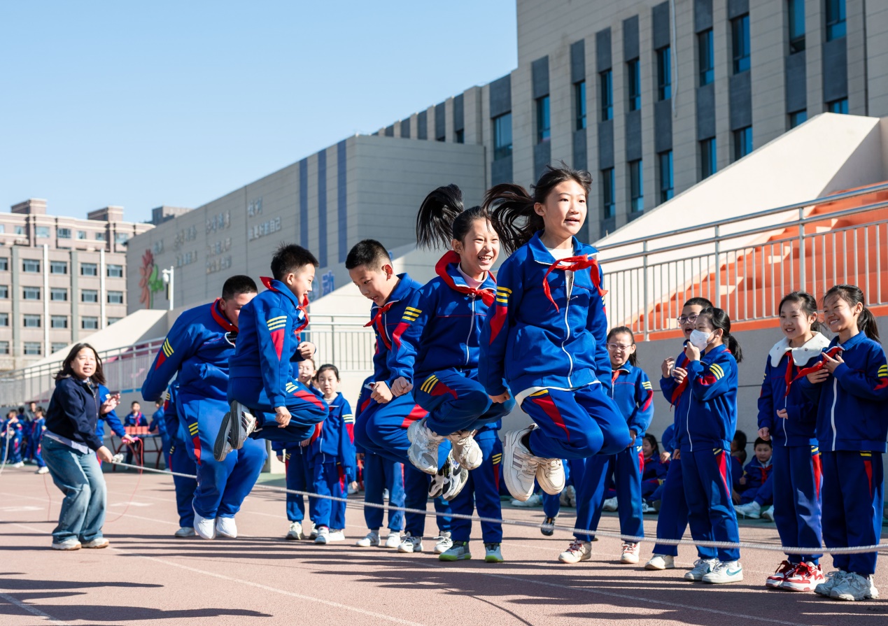 呼和浩特：健康伴成长 活力满校园