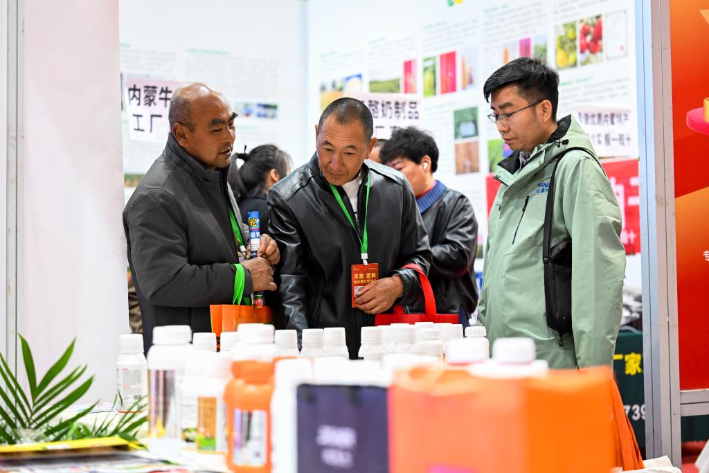 呼和浩特：农博会上人气旺